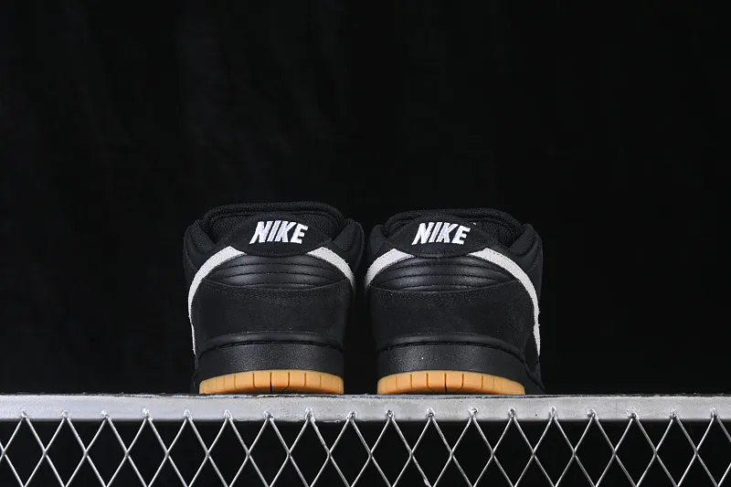 All Categories Nk SB Dunk Series Nk SB Dunk Low Low-top sneakers Foreign trade version Nike SB Dunk Low Raw rubber black and white Full toe layer low-top casual sneakers HF3704-003